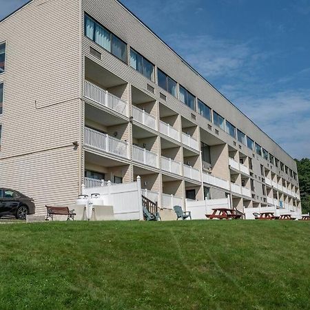 Cute Cedar Lodge Studio With Balcony & Lake Views! Лакония Экстерьер фото