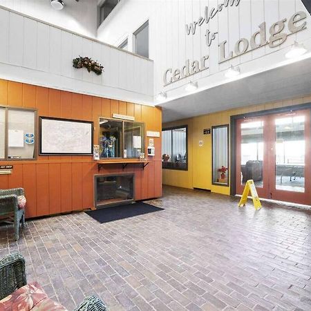 Cute Cedar Lodge Studio With Balcony & Lake Views! Лакония Экстерьер фото